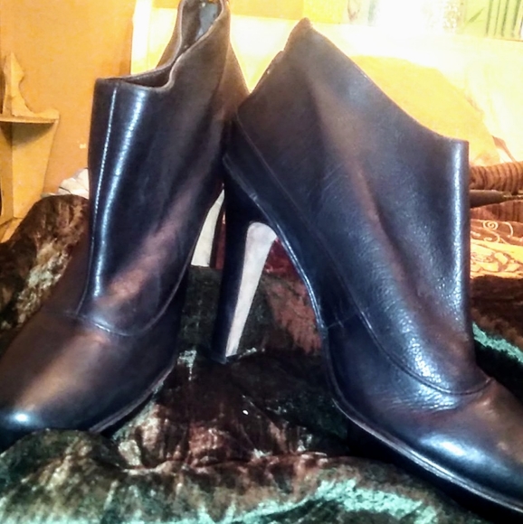 BCBG 10 leather booties - Picture 2 of 9